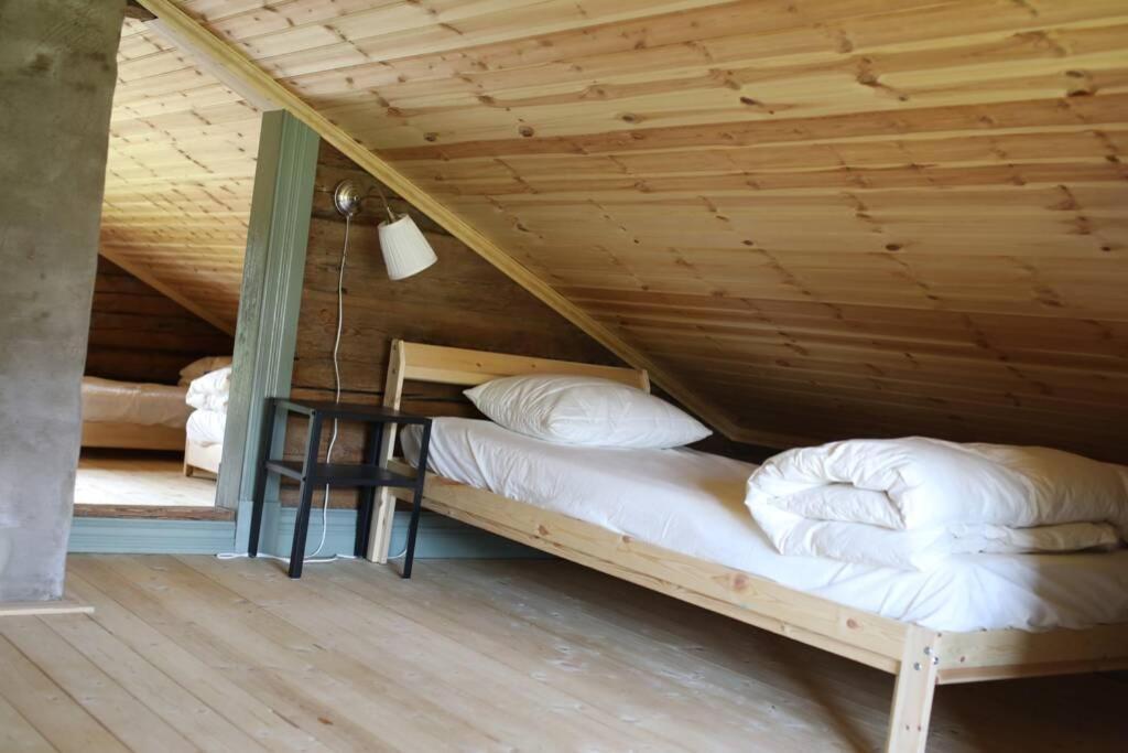 Sjoenaera Stuga Med Bat Och Bastu Ramkvilla Exterior foto