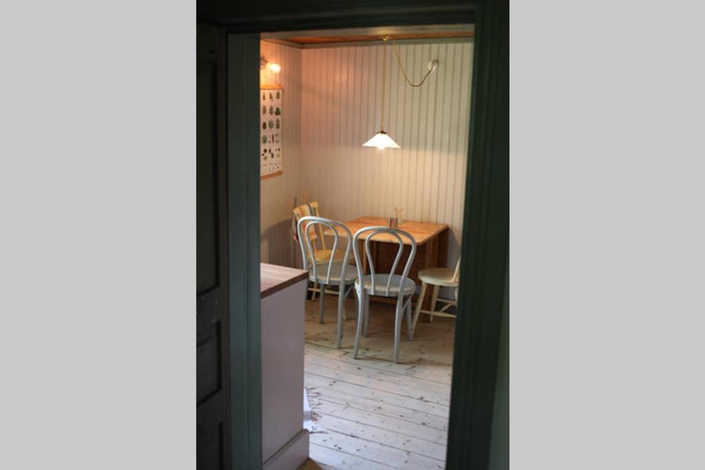Sjoenaera Stuga Med Bat Och Bastu Ramkvilla Exterior foto